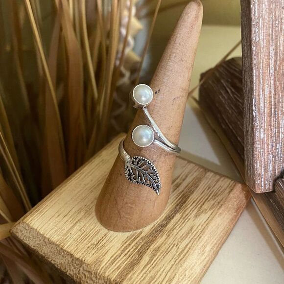 Biwa Pearl Filigree Leaf Adjustable Boho Ring - Picture 4 of 4